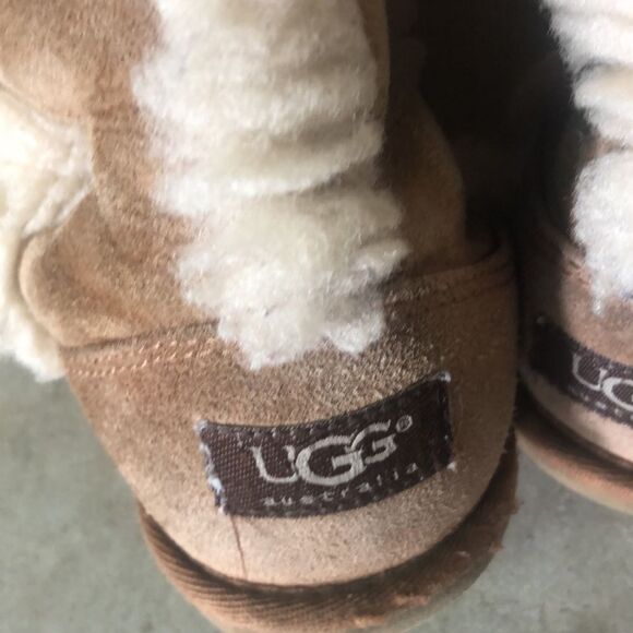 𝅺UGG Boots - Picture 9 of 9